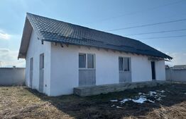 Casă de Vânzare cu 3 camere  în Cartierul Izvor, Tărlungeni