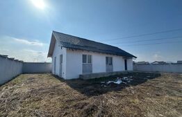 Casă de Vânzare cu 3 camere  în Cartierul Izvor, Tărlungeni