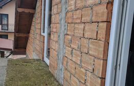 Casa la rosu de vanzare in Vulcan - Brasov