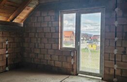 Casa la rosu de vanzare in Vulcan - Brasov