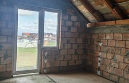 Casa la rosu de vanzare in Vulcan - Brasov