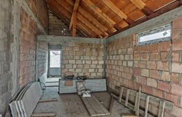 Casa la rosu de vanzare in Vulcan - Brasov