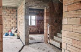 Casa la rosu de vanzare in Vulcan - Brasov