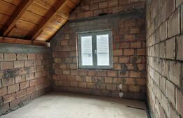 Casa la rosu de vanzare in Vulcan - Brasov