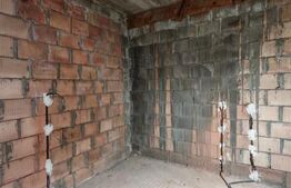 Casa la rosu de vanzare in Vulcan - Brasov