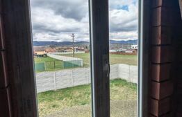 Casa la rosu de vanzare in Vulcan - Brasov