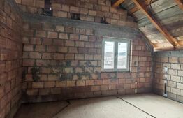 Casa la rosu de vanzare in Vulcan - Brasov