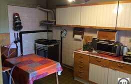 Vanzare apartament 3 camere, 93 mp, boxa subsol, zona Piata Garii