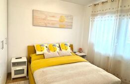 Apartament cu 4 camere, decomandat, etaj intermediar de vanzare