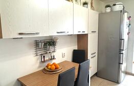 Apartament cu 4 camere, decomandat, etaj intermediar de vanzare