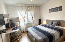 Apartament cu 4 camere, decomandat, etaj intermediar de vanzare