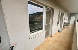 Apartament de 3 camere, parcare, 55 mp, etaj intermediar, zona Tăuți