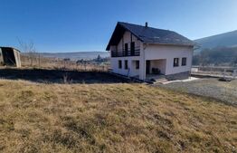 Casa individuala, 195 mp, 6300 mp teren, zona Jucu