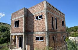 Ansamblu privat case individuale: 120 mp util, 600 mp teren, Baciu