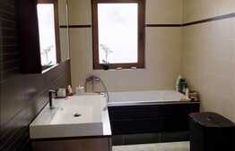Vanzare apartament 3 camere, 78 mp, garaj, zona Grand Hotel Italia