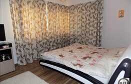 Vanzare apartament 3 camere, 78 mp, garaj, zona Grand Hotel Italia