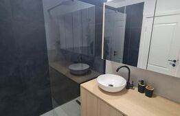 Apartament semidecomandat, posibilitate decomandare, bucatarie inchisa, parcare
