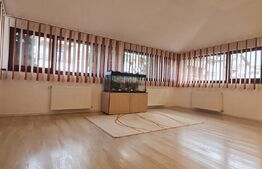 Apartament de Vanzare cu 3 Camere, Suprafață Generoasă și Parcare, Sanpetru