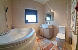 Apartament de Vanzare cu 3 Camere, Suprafață Generoasă și Parcare, Sanpetru