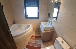 Apartament de Vanzare cu 3 Camere, Suprafață Generoasă și Parcare, Sanpetru