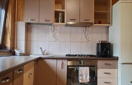 Apartament de Vanzare cu 3 Camere, Suprafață Generoasă și Parcare, Sanpetru