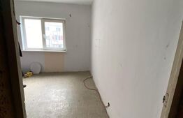 Apartament 3 camere decomandate, etaj intermediar zona centrala 