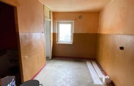 Apartament 3 camere decomandate, etaj intermediar zona centrala 