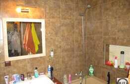 Apartament cu 2 camere, 50 mp! 2 balcoane! Loc parcare! Zona TERRA!