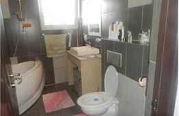 Vanzare mansarda inalta, 3 camere, 92 mp! Loc de parcare! Zona strazii Eroilor!