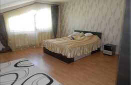 Vanzare mansarda inalta, 3 camere, 92 mp! Loc de parcare! Zona strazii Eroilor!