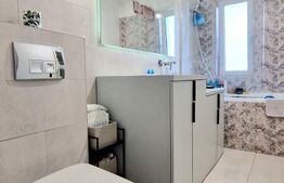 Apartament cu 2 dormitoare, 56mp, 2 parcari, baie cu geam, zona Centrala