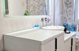 Apartament cu 2 dormitoare, 56mp, 2 parcari, baie cu geam, zona Centrala