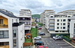 Apartament cu 2 dormitoare, 56mp, 2 parcari, baie cu geam, zona Centrala