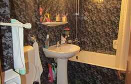 Vanzare apartament 3 camere, 72 mp, garaj, boxa, zona strazii Tasnad