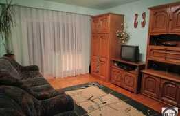 Vanzare apartament 3 camere, 72 mp, garaj, boxa, zona strazii Tasnad