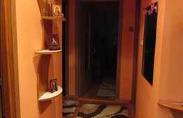 Vanzare apartament 3 camere, 72 mp, garaj, boxa, zona strazii Tasnad