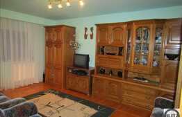 Vanzare apartament 3 camere, 72 mp, garaj, boxa, zona strazii Tasnad