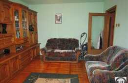 Vanzare apartament 3 camere, 72 mp, garaj, boxa, zona strazii Tasnad