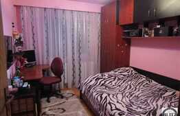 Vanzare apartament 3 camere, 72 mp, garaj, boxa, zona strazii Tasnad