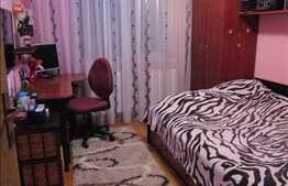 Vanzare apartament 3 camere, 72 mp, garaj, boxa, zona strazii Tasnad