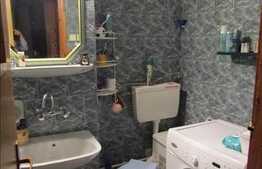 Vanzare apartament 3 camere, 72 mp, garaj, boxa, zona strazii Tasnad