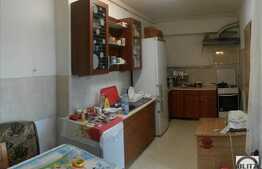Vanzare apartament 3 camere, 88 mp, decomandat, garaj, zona centrala