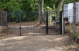 Ocazie! Casa la rosu, cu teren de 9748 mp, zona camping Faget, in padure!