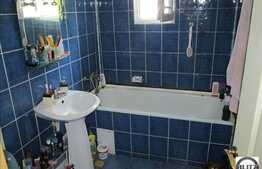 Apartament de vanzare, zona Titulescu, 4 camere, 80 mp utili, cu boxa la subsol