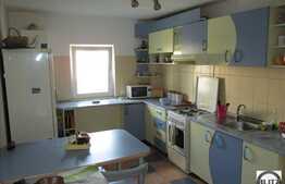 Apartament de vanzare, zona Titulescu, 4 camere, 80 mp utili, cu boxa la subsol