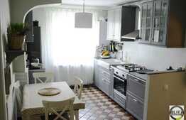 Vanzare apartament 3 camere, 65 mp, boxa, parcare, zona Aleea Negoiu