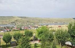 Căsuță cochetă cu panoramă superbă asupra satului Câmpenești și a lacurilor