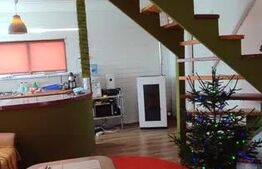 Căsuță cochetă cu panoramă superbă asupra satului Câmpenești și a lacurilor