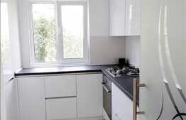 Vanzare apartament 4 camere, 78,5 mp, boxa, parcare, zona strazii Parang