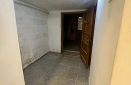 Casa de vanzare, cu 2 camere, 82 mp, zona centrala